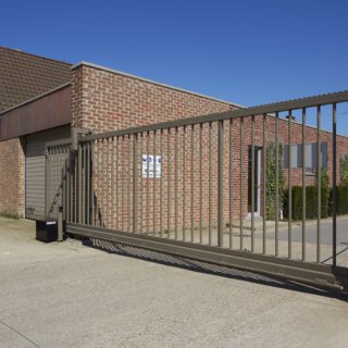 foto industriële schuifpoort